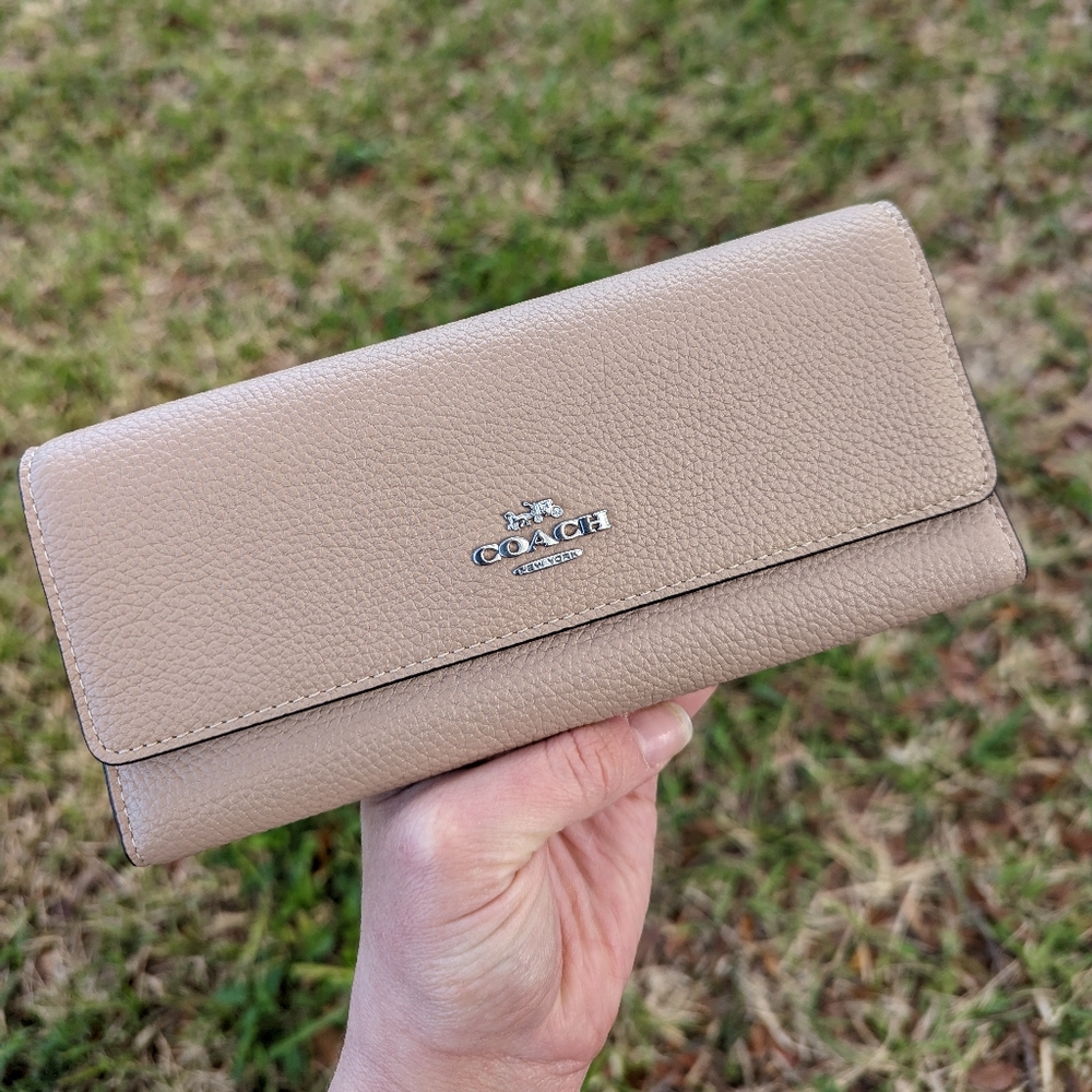 NWOT Coach Slim Trifold Wallet
